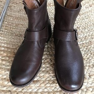 Frye Tyler brown leather, worn once. Size 7m